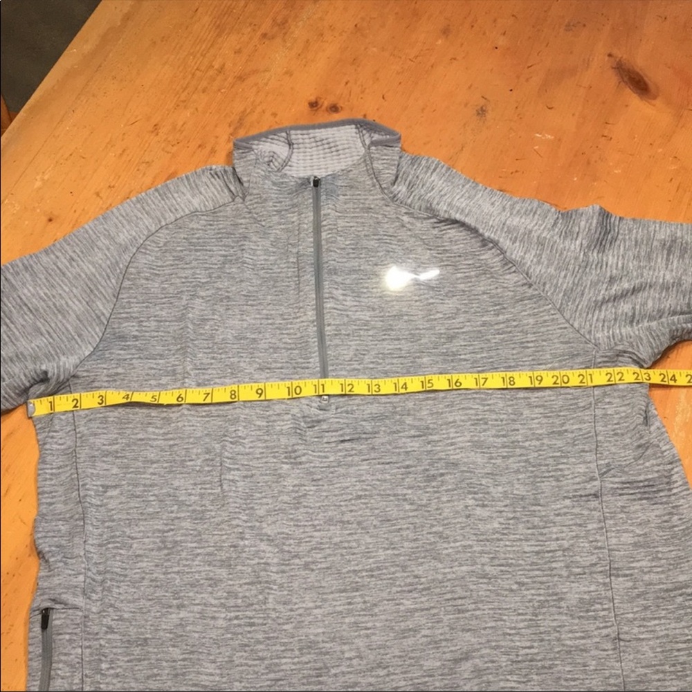 Nike Dri-Fit Men’s Gray Half-Zip - Picture 9 of 9